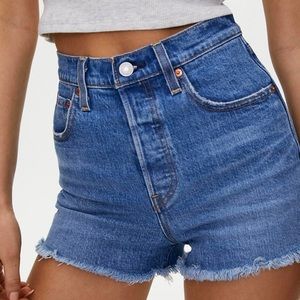 Levi’s Ribcage Shorts
